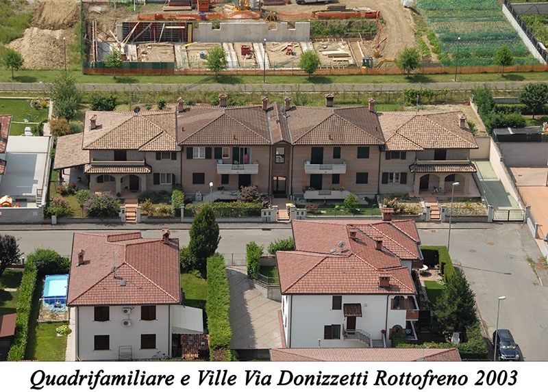 Quadrifamiliare con ville Via Donizzetti Rottofreno 2003