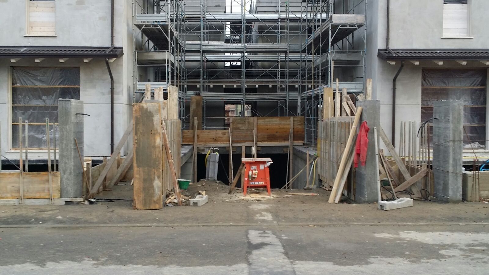 Preparazione ingresso carraio