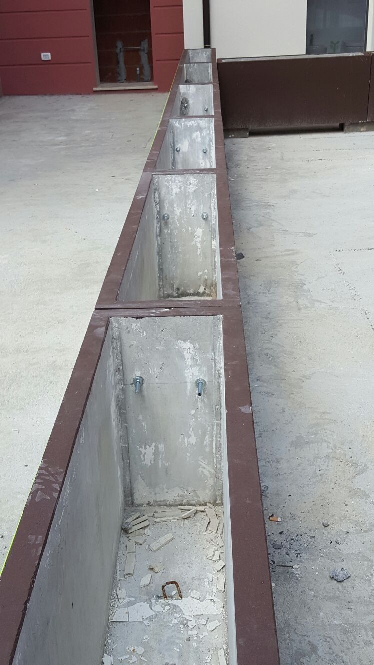 Fissaggio fioriere