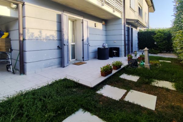 San Nicolò con giardino