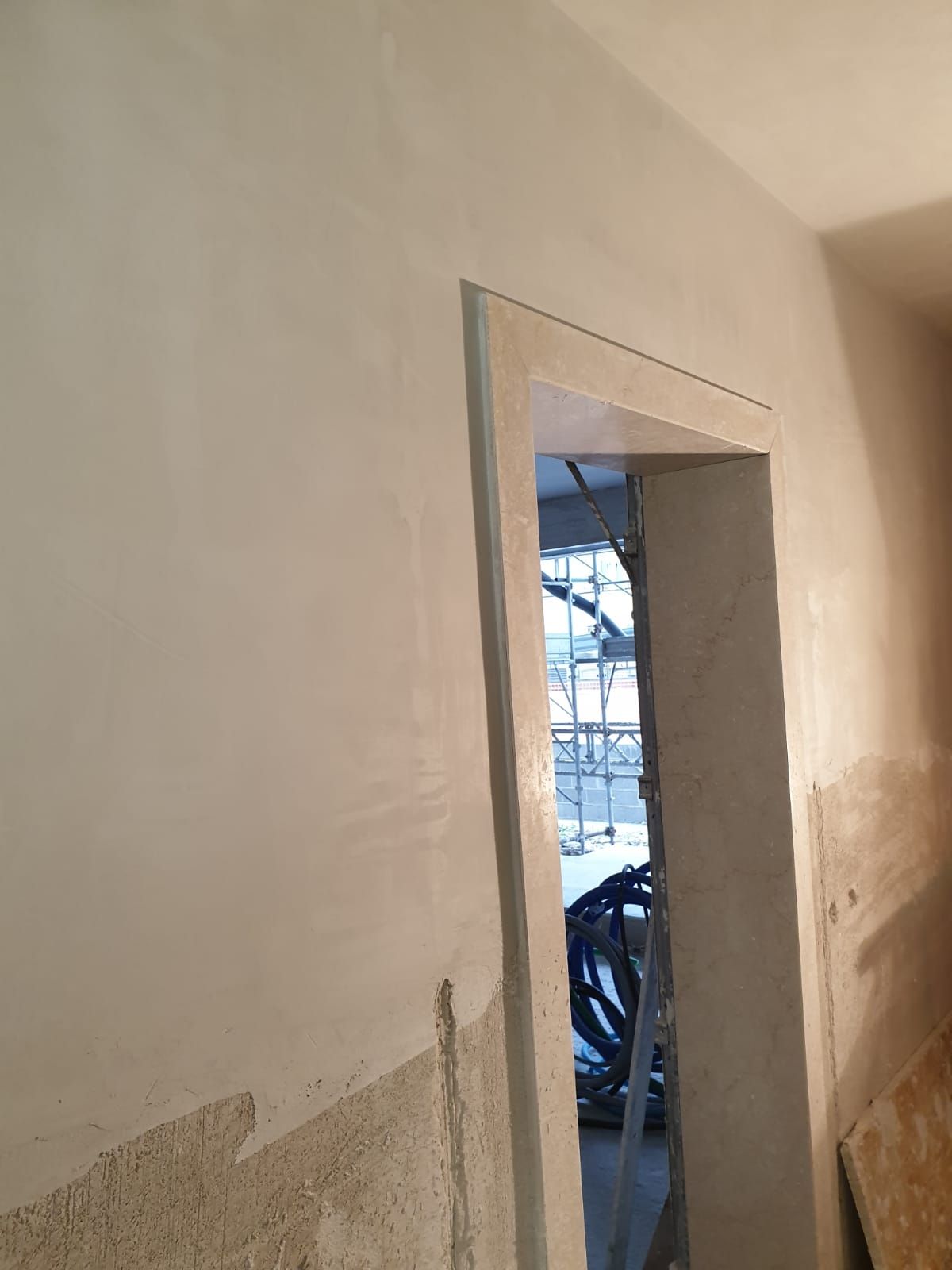 Rasatura a gesso vano scala