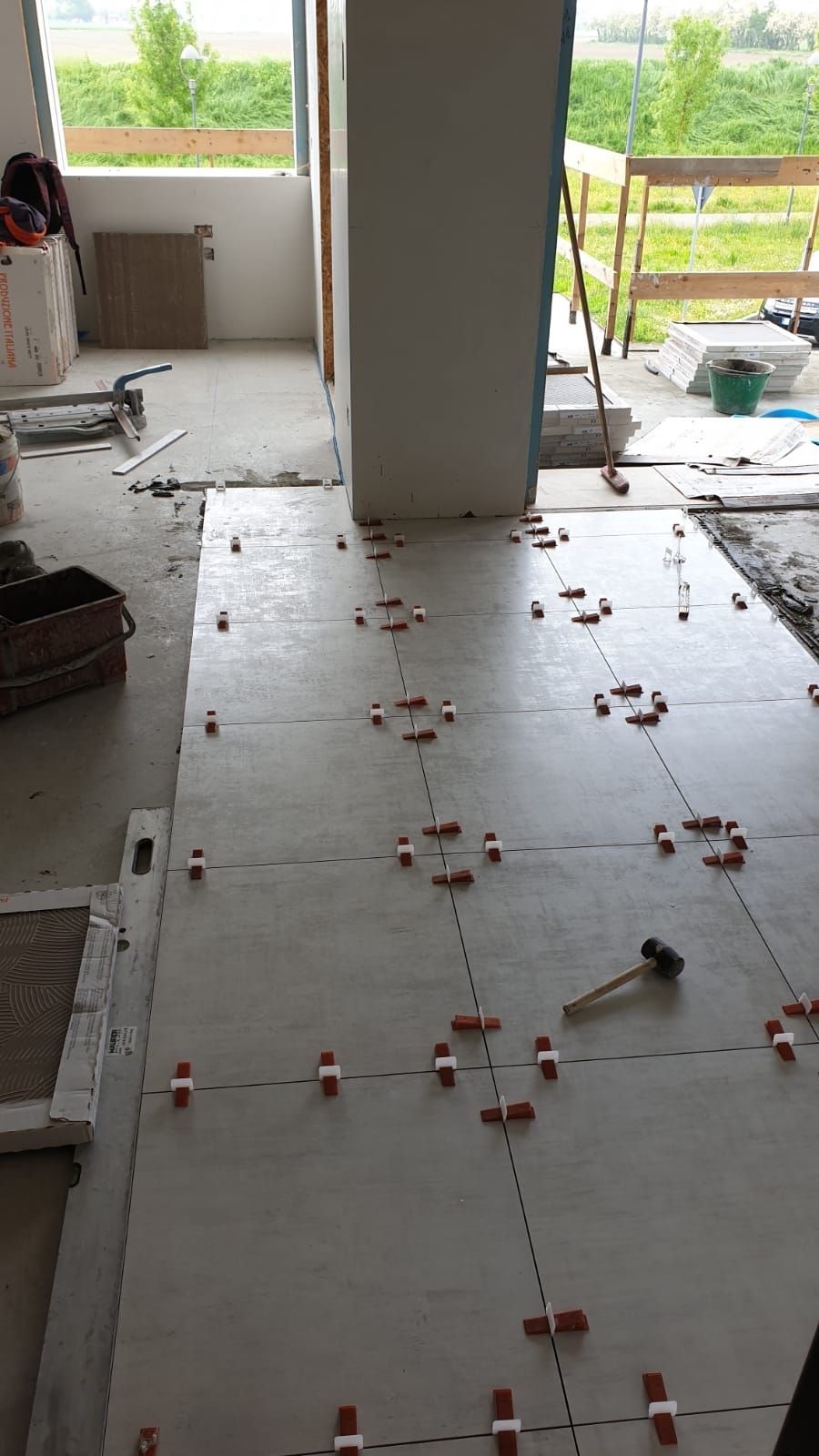 Posa pavimenti interni