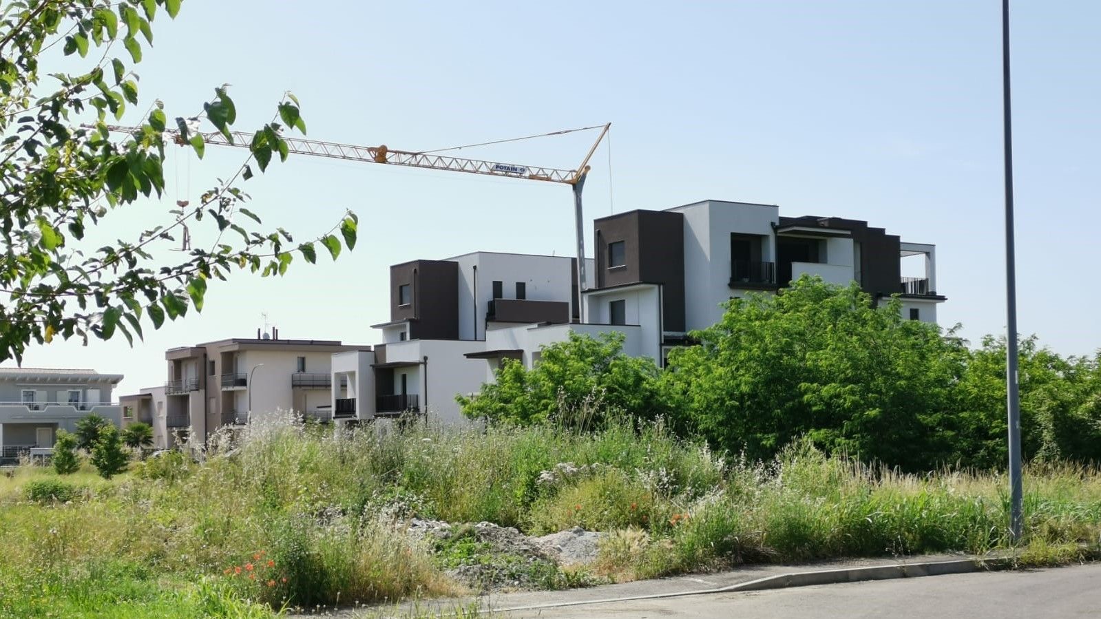 Gemelle da ingresso Via Deledda