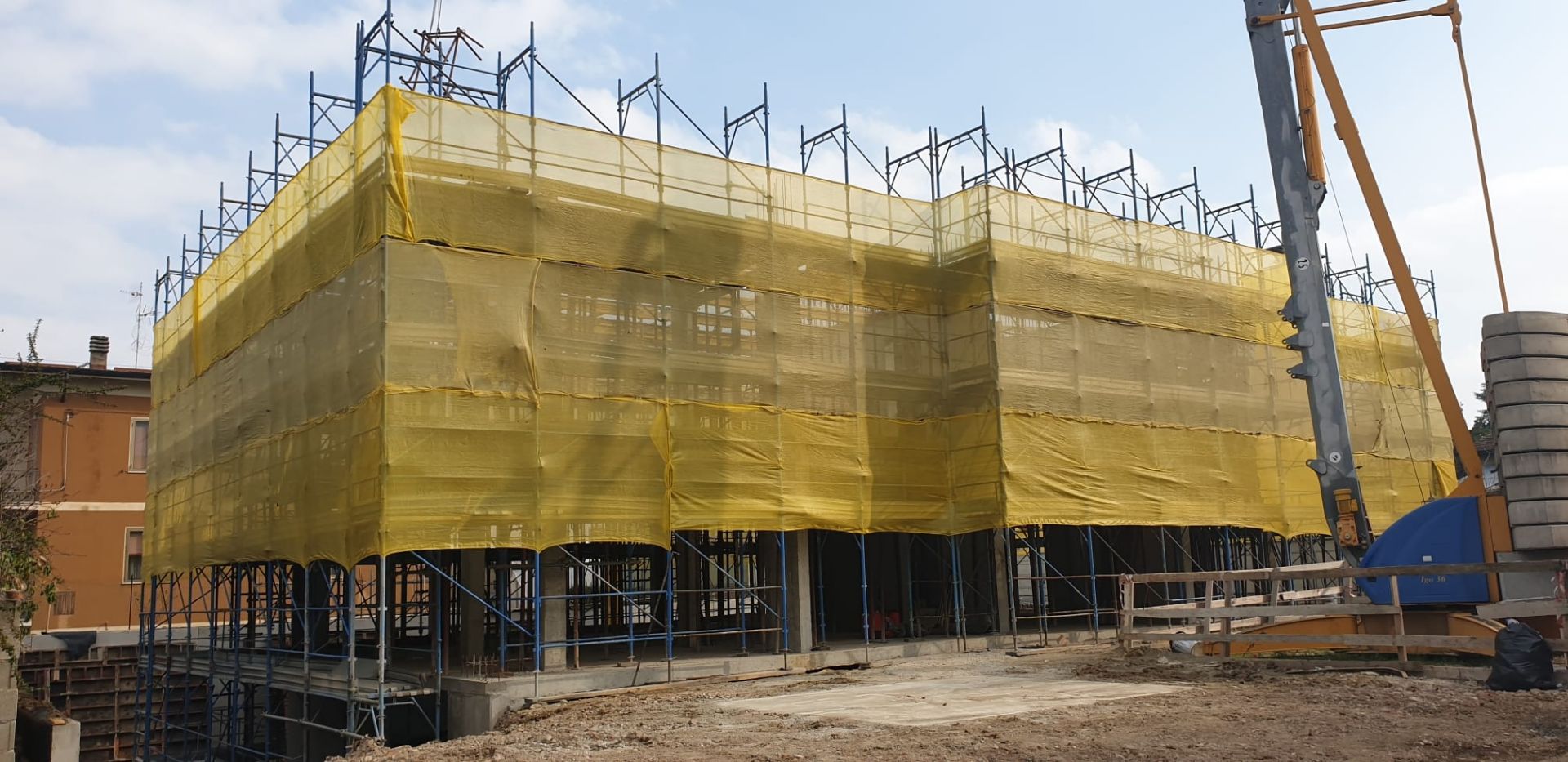 Innalzamento ponteggio palazzina 2