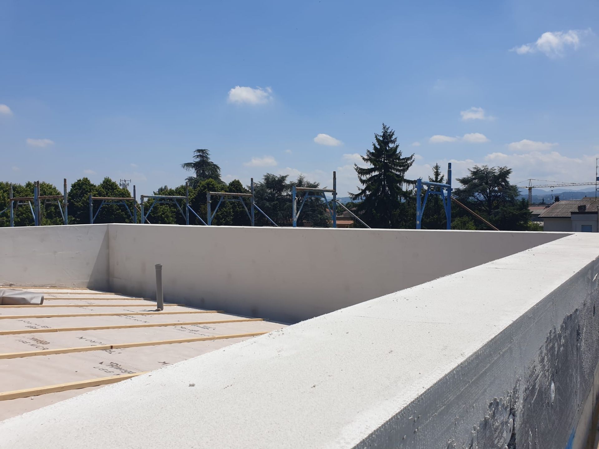 Finitura copertura bassa palazzina 2