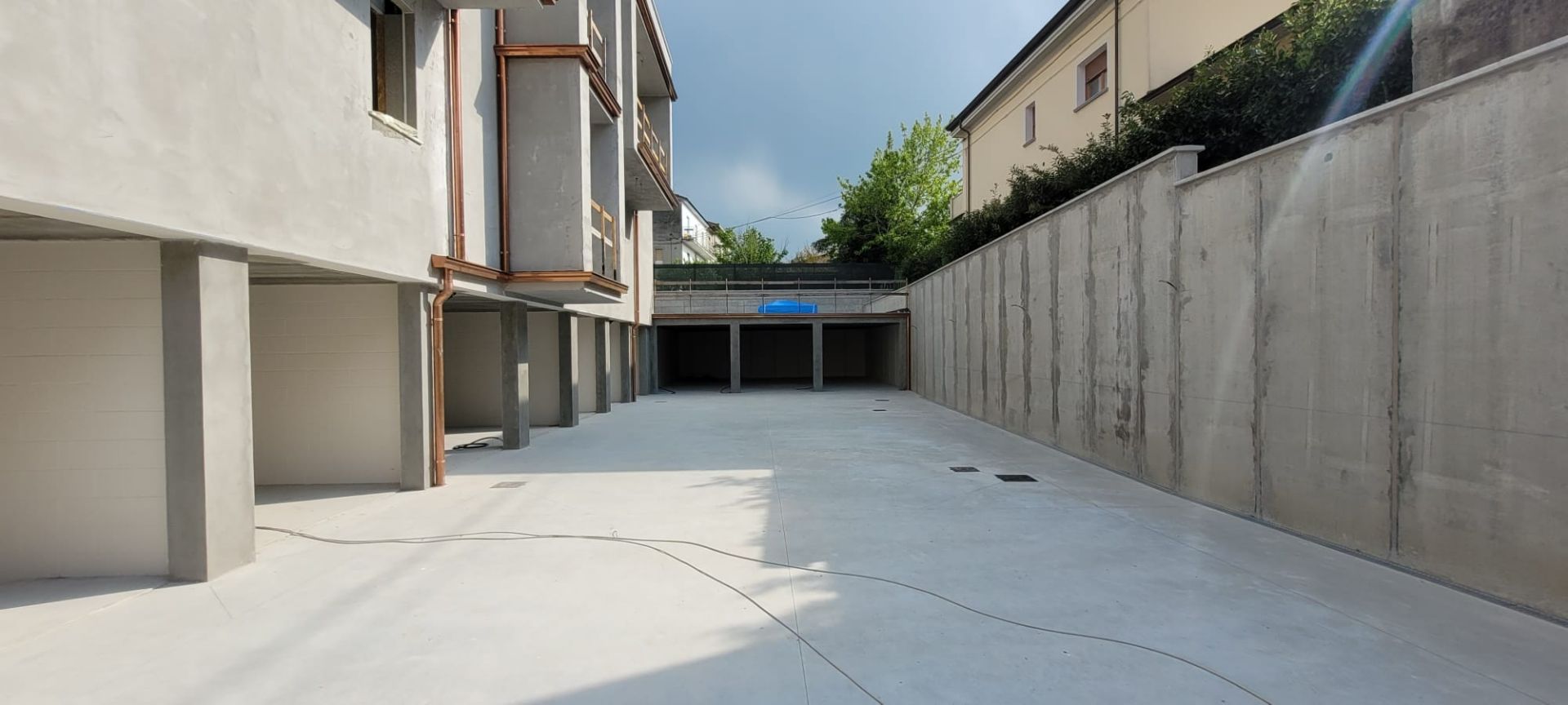 Tinteggio autorimesse palazzina 1