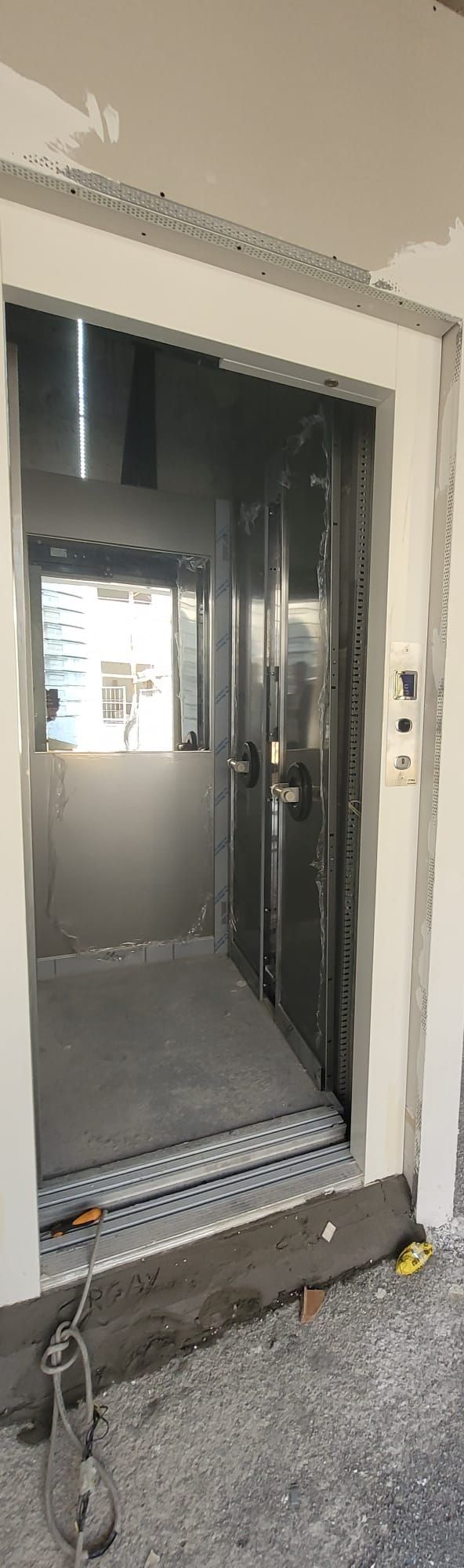 Cabina ascensore palazzina 2