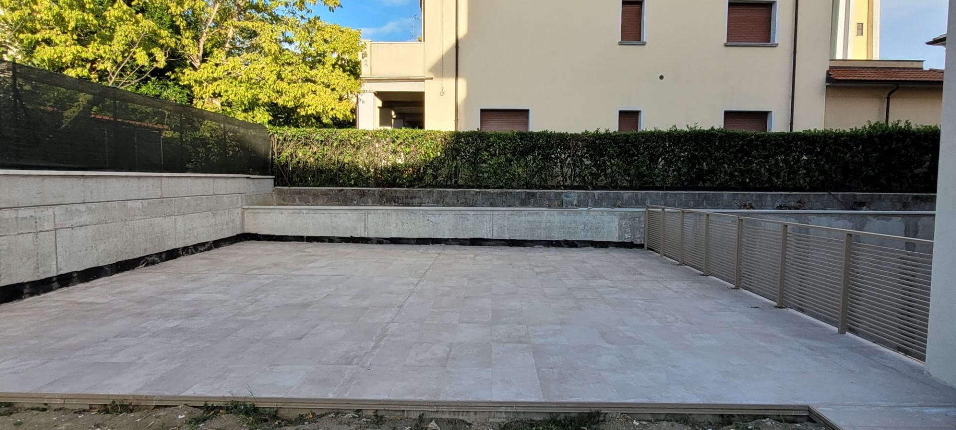 Pavimentazione terrazzo solarium 100 mq