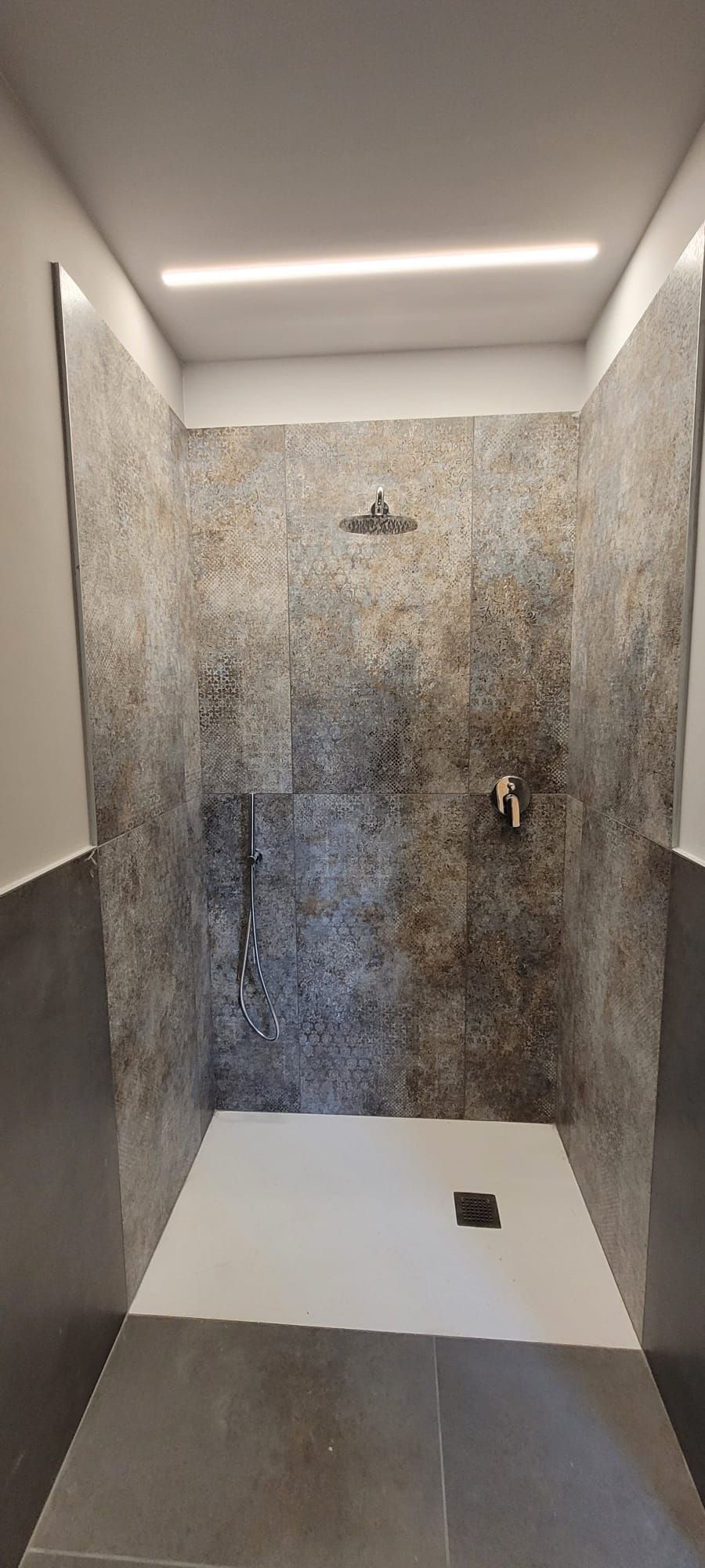 Particolare illuminazione bagno