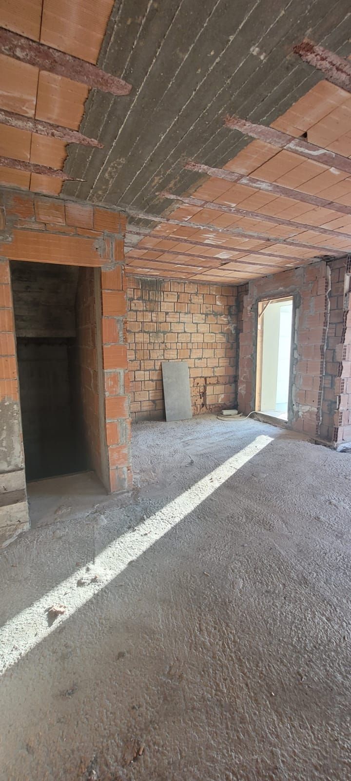 Demolizione muretto cucina Villa 2