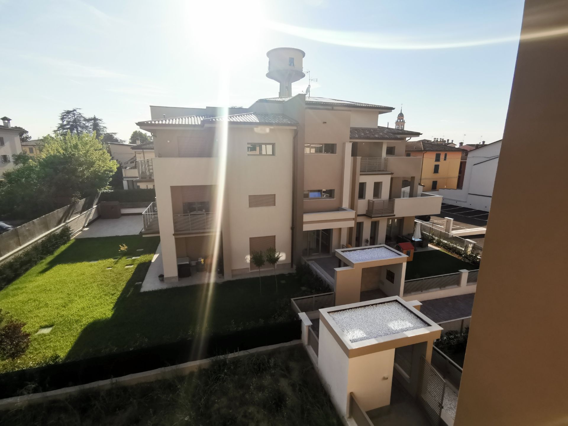 Palazzina 1 sotto sera