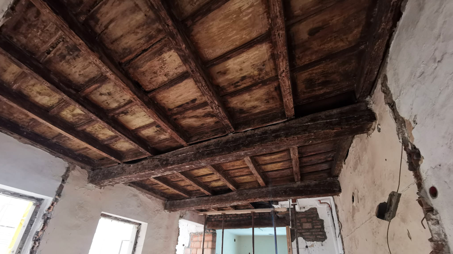 Veduta del solaio in legno