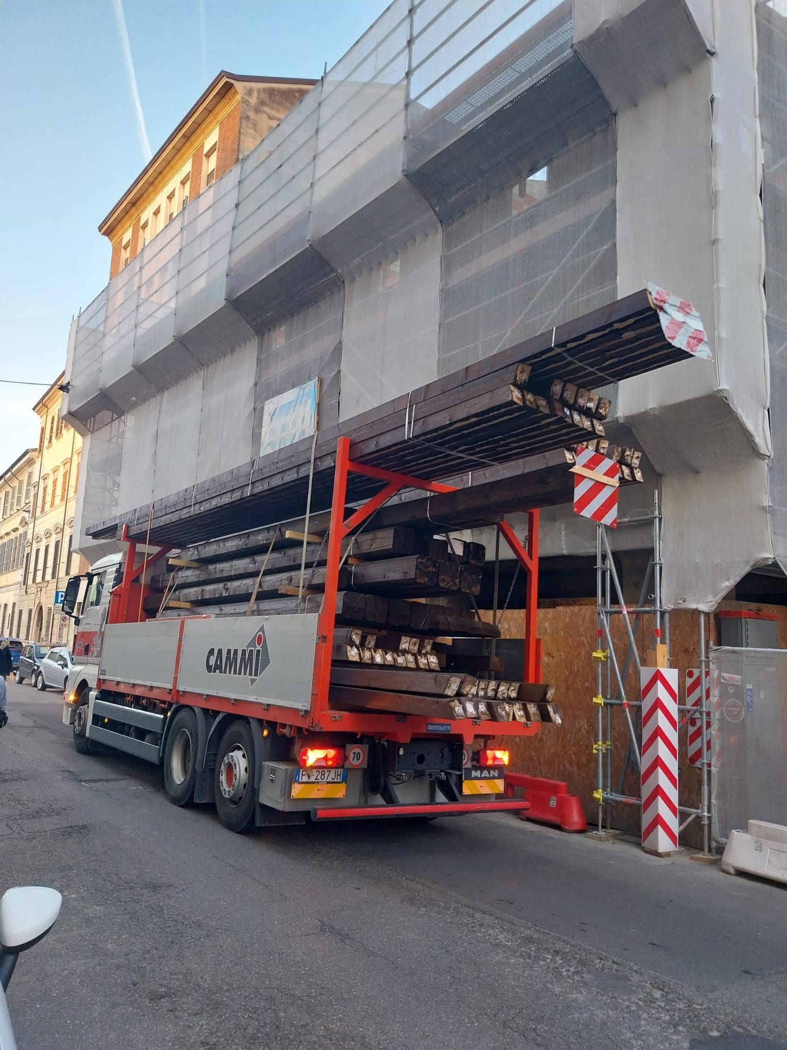 Consegna travi e travetti copertura