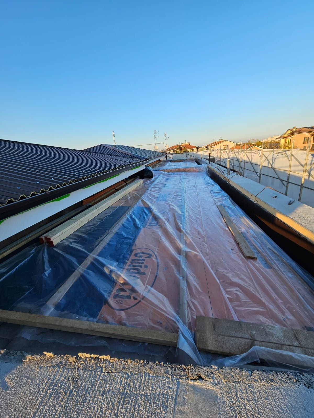 Copertura con telo a protezione vasca