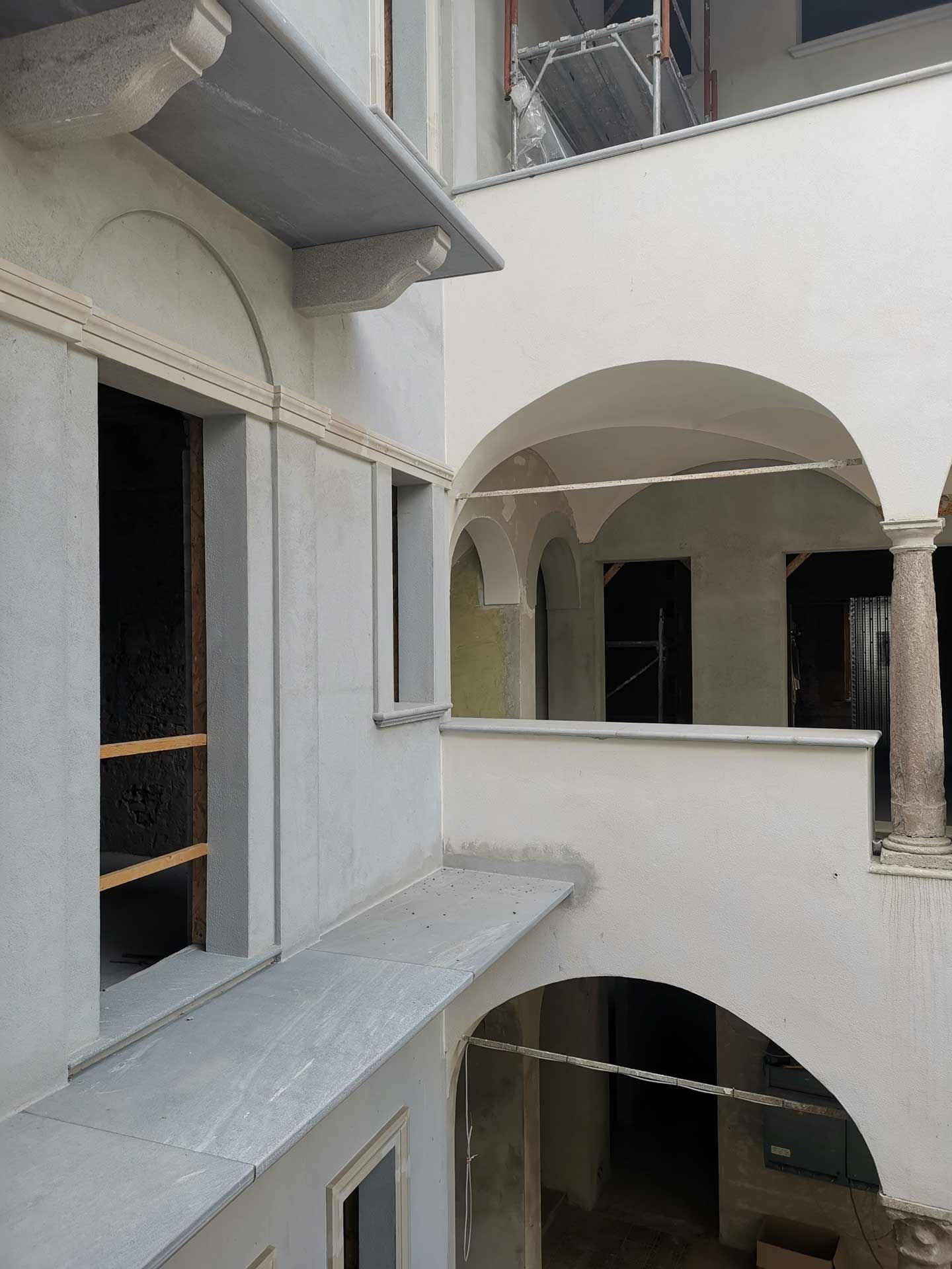 Guardano il balcone della soluzione indipendente 