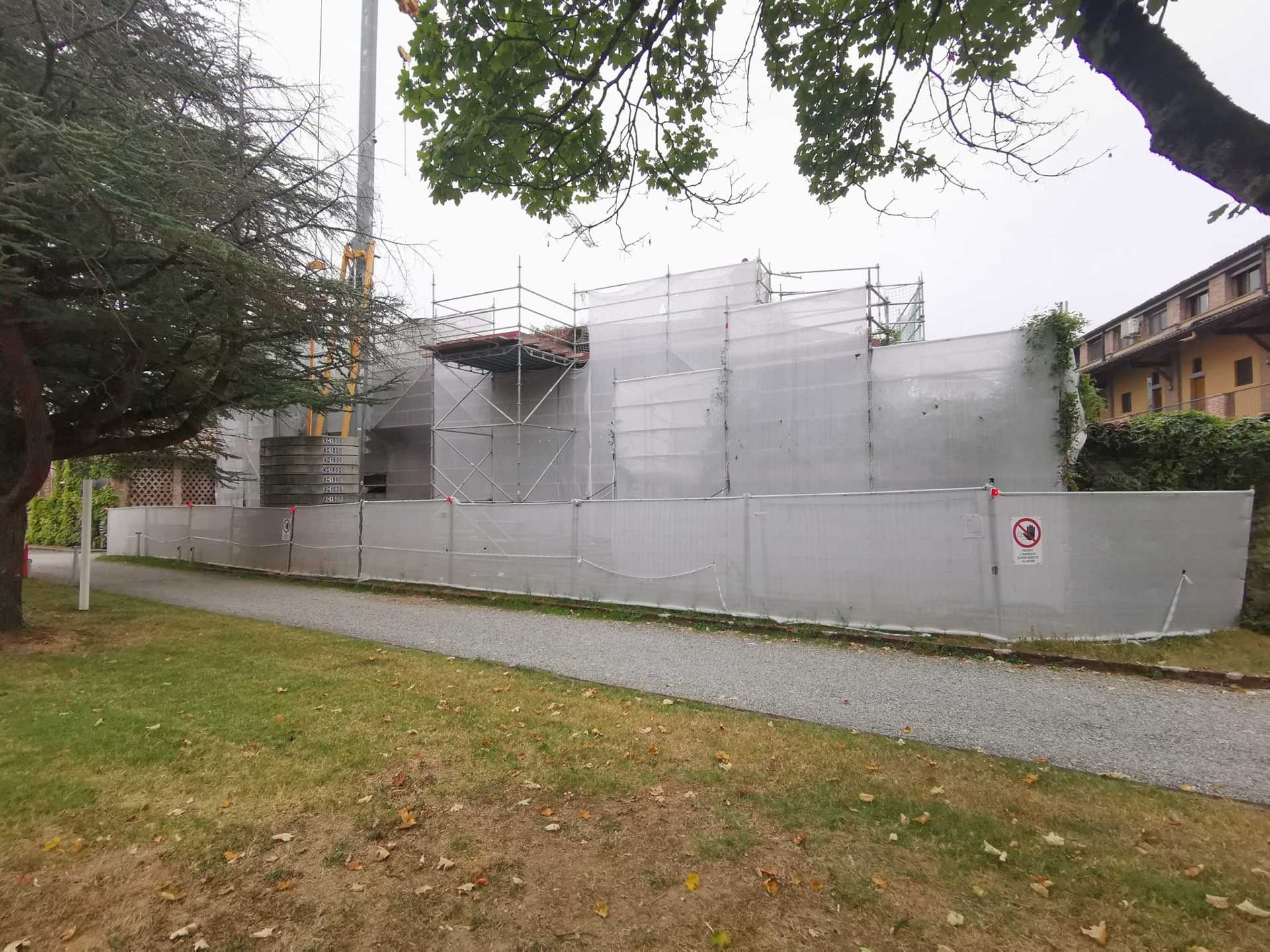 Vista frontale del cantiere
