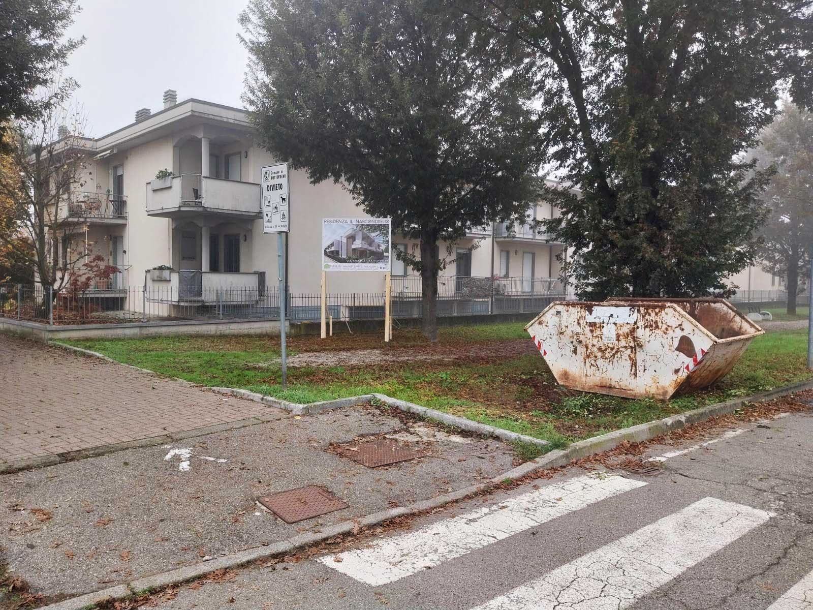 Posa cartello Via Masina 
