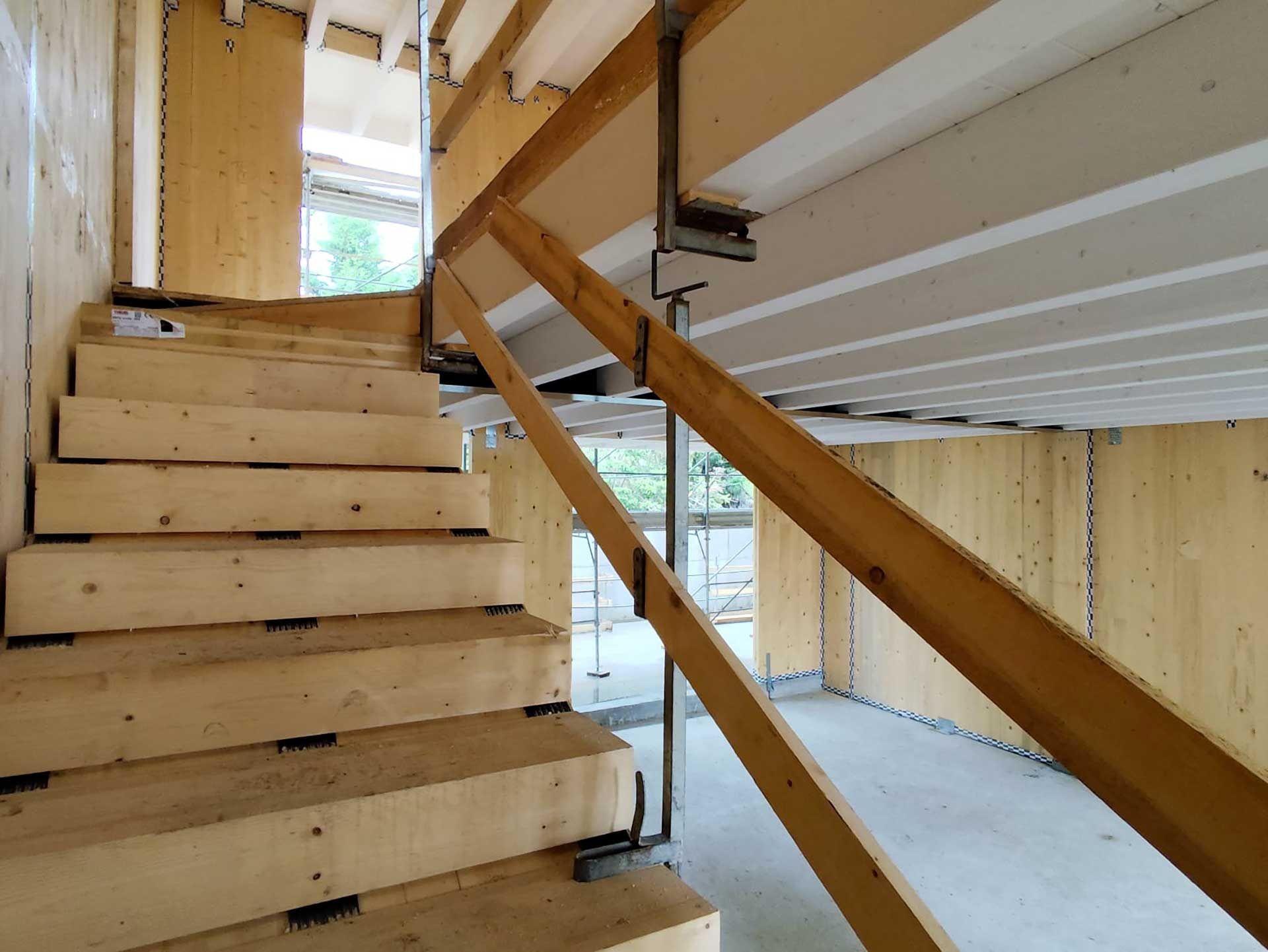 Salendo la scala della Villa B