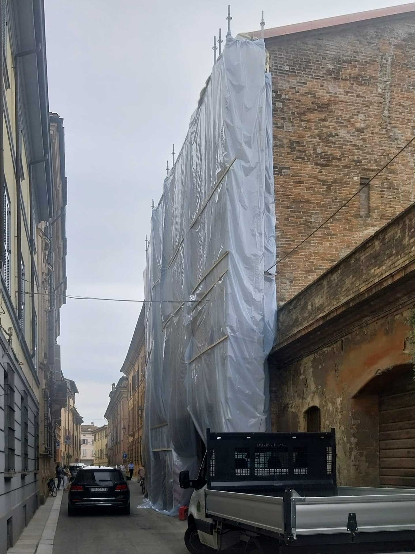 Tole protettivo per sabbiatura facciata storica