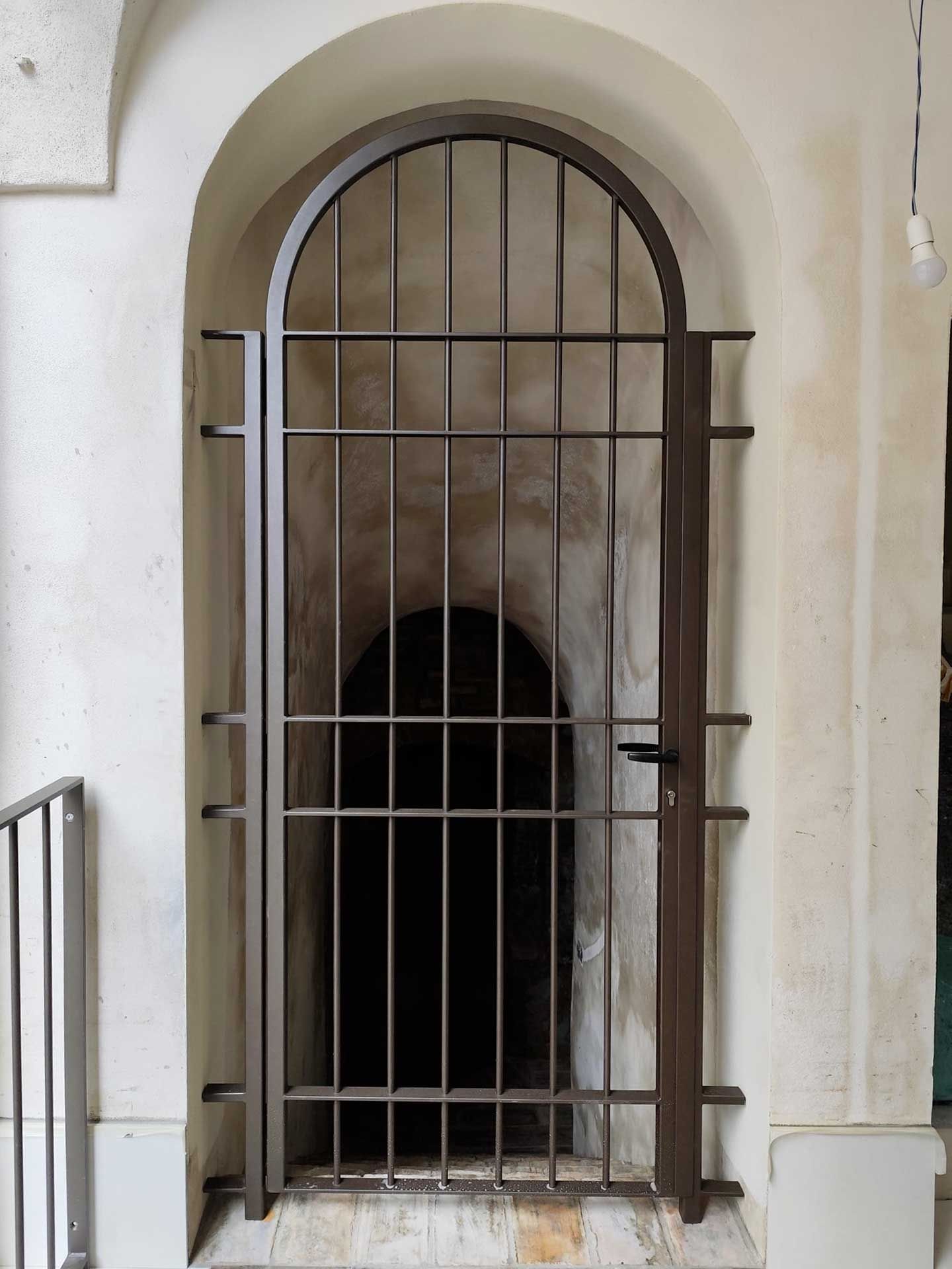 L'accesso al piano cantine 