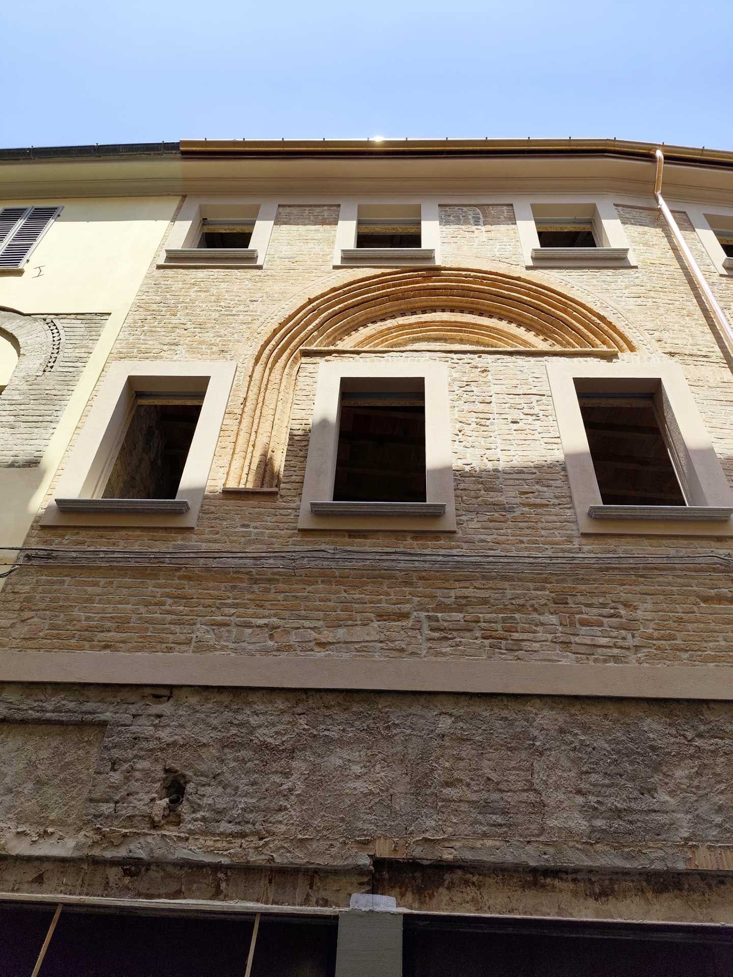 Particolare della Trifora