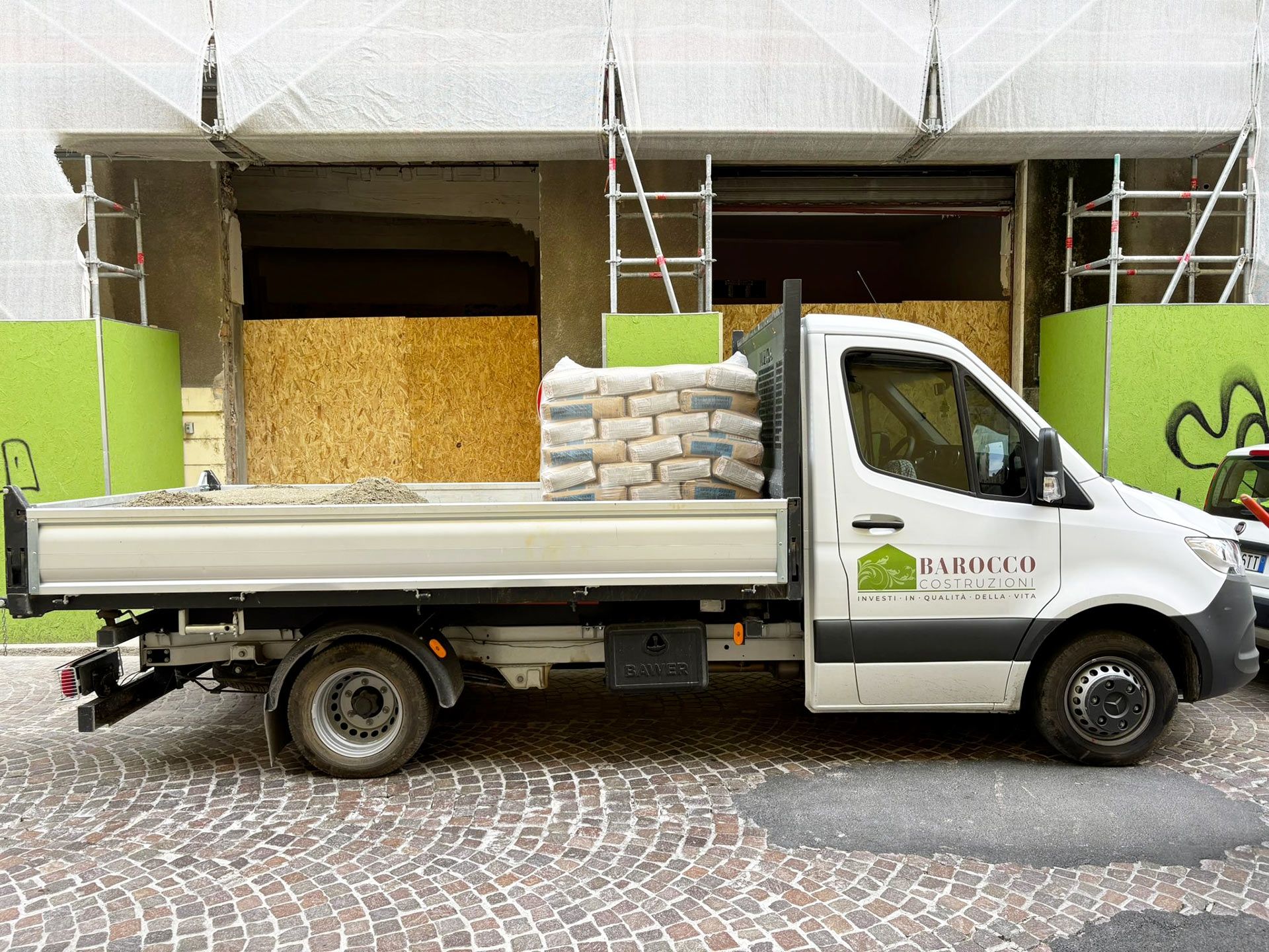 Scarico materiali cantiere
