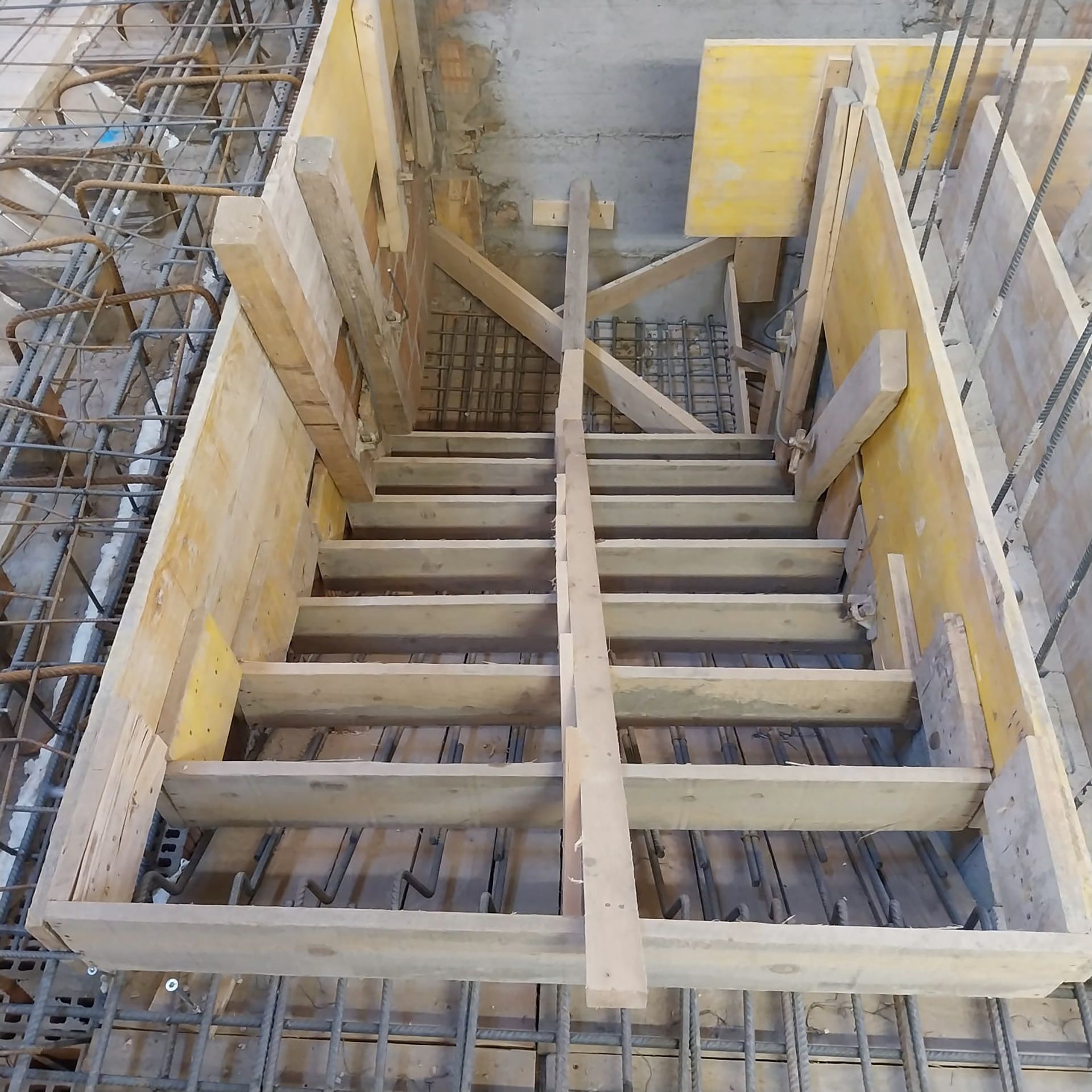 Armatura scala B