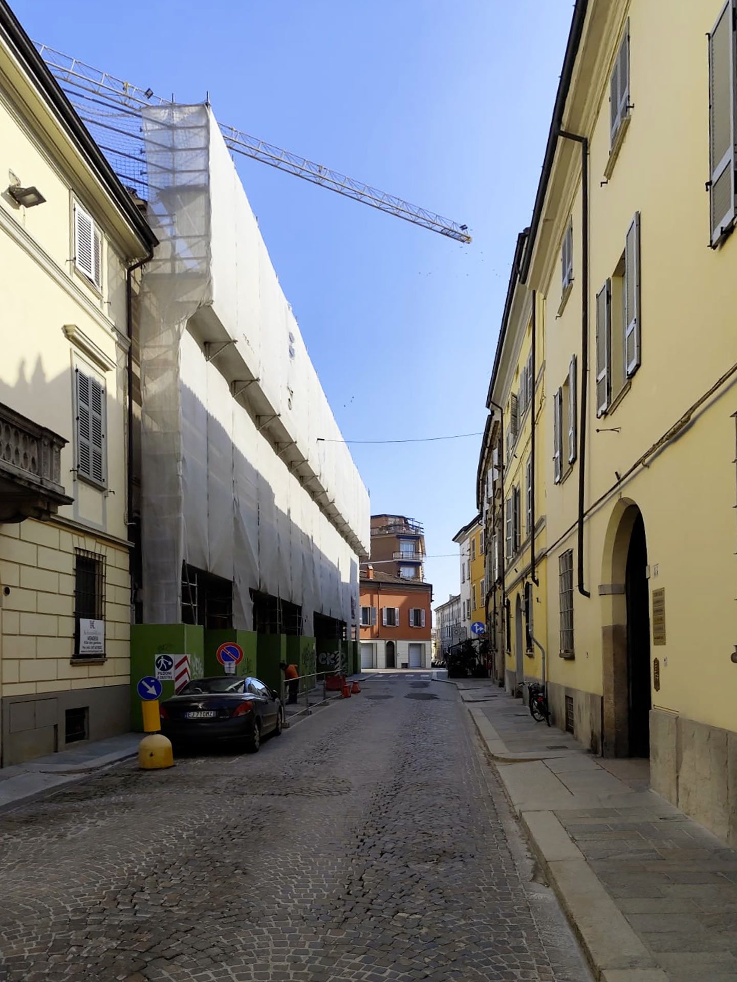 Scendendo in Via Scalabrini