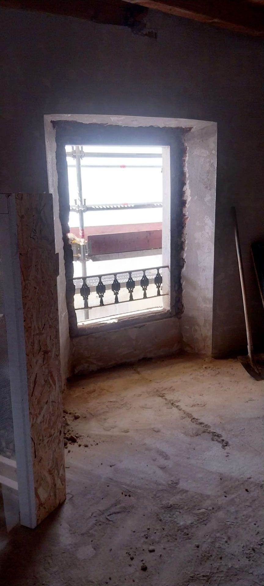 Posa sotto bancali secondo piano