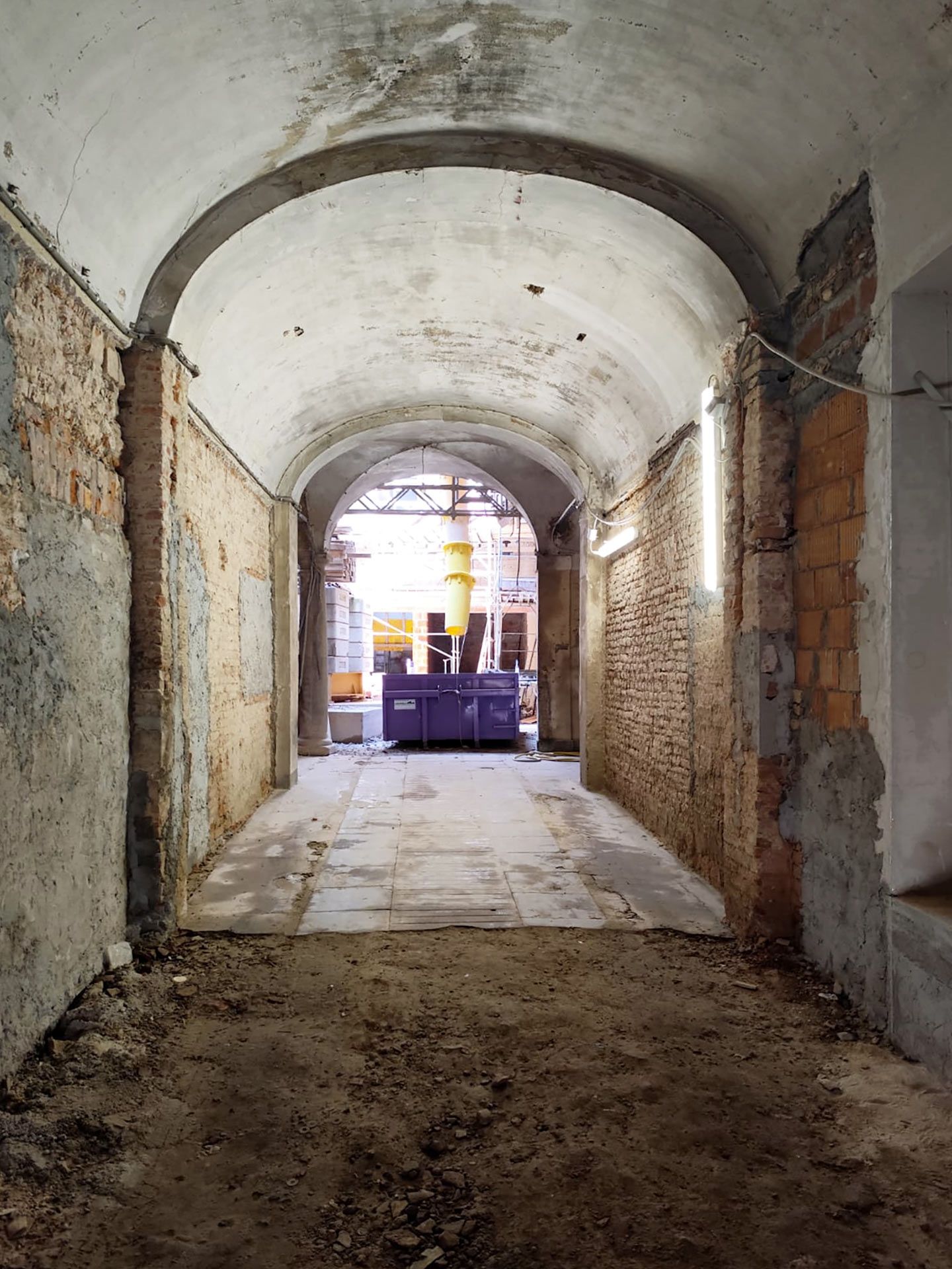 Entrando nel cortile..